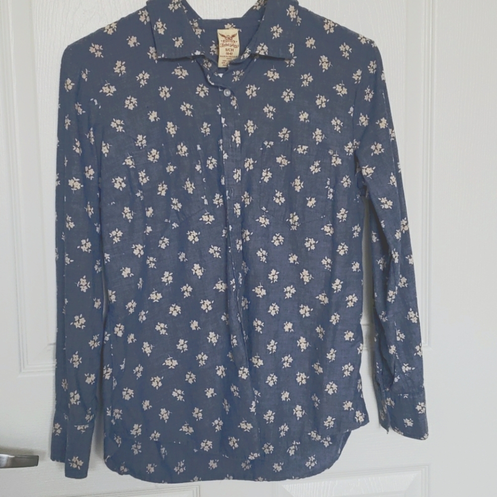 🌻Like New Floral Chambray Button Up